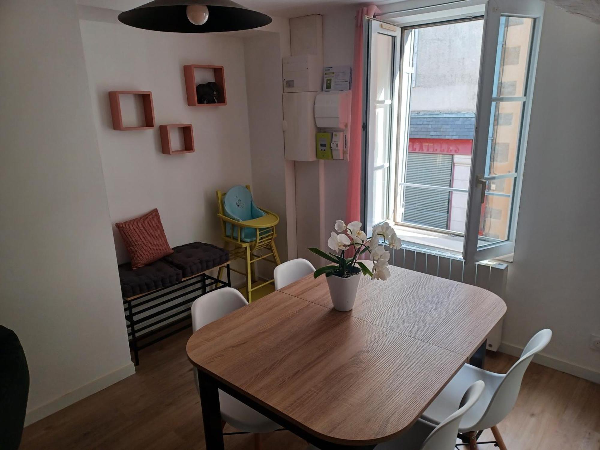 Appartement Duplex Cosy Et Douillet à Ernée Extérieur photo